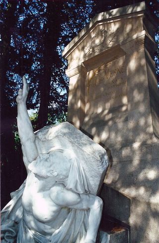 Jules Verne Grave