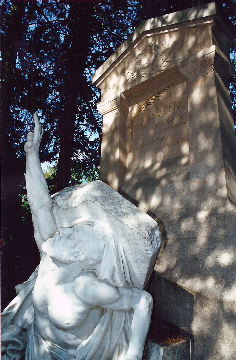 Verne Grave02