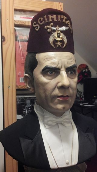 bela dracula sideshow with fez