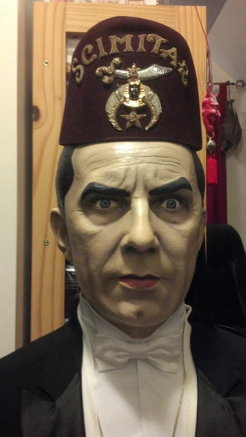 bela dracula sideshow with fez