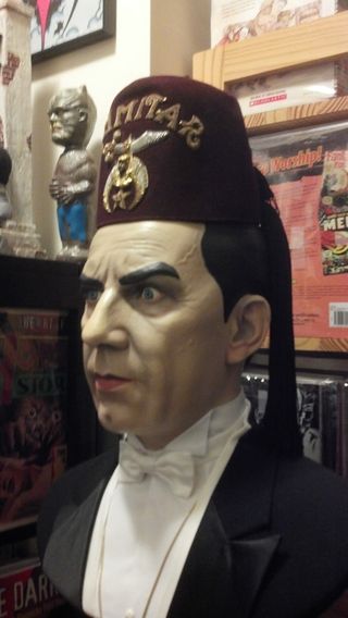 bela dracula sideshow with fez