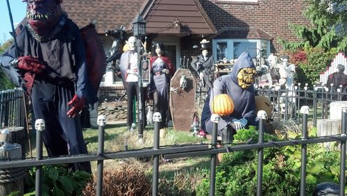 halloween haunt display