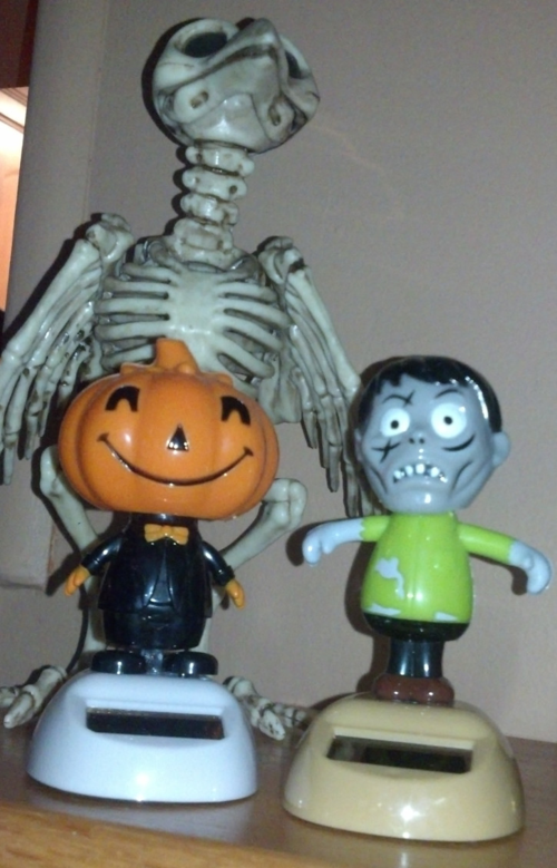 Pumpkin-zombie-solar-nodders