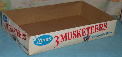 3 muskateers halloween candy box 5