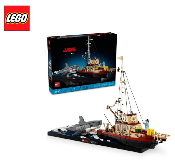 Lego Jaws boat with shark and desperate figures. Lego Jaws boat.